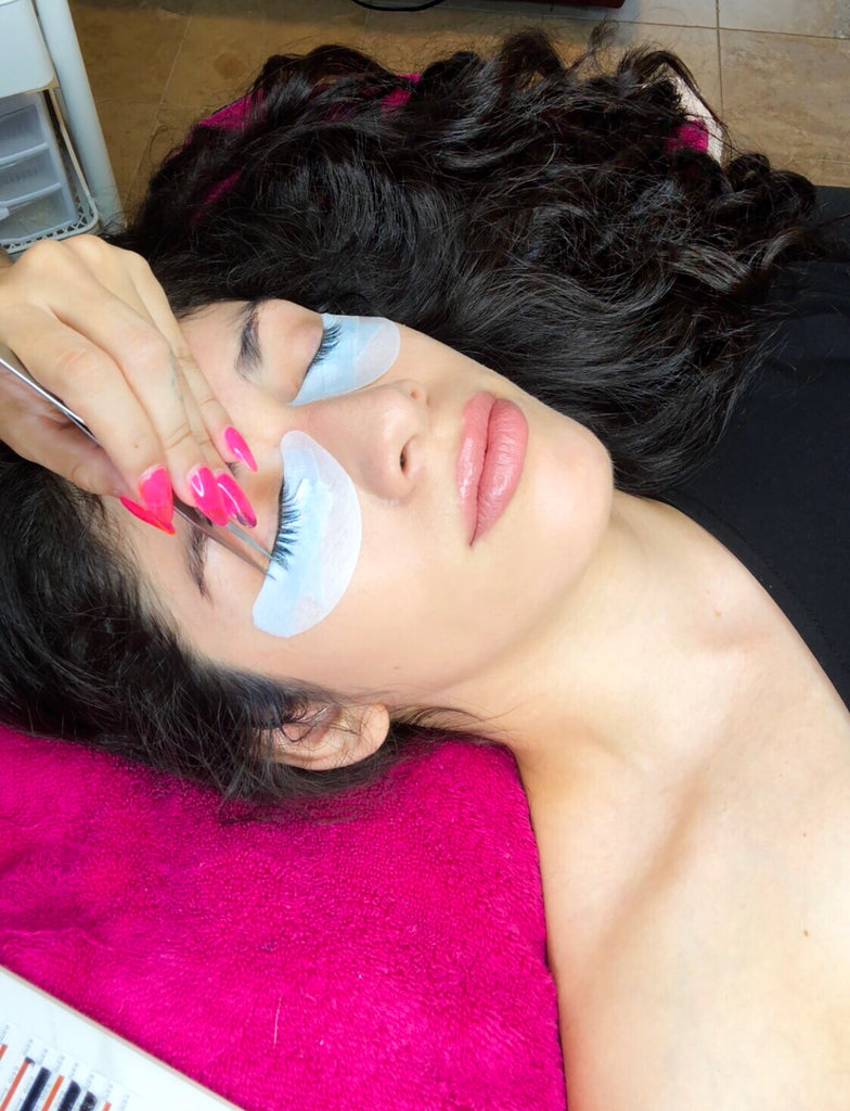 What You Need To Know Before Getting Eyelash Extensions and My Personal Experience With FabulashbyKary